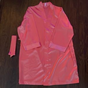 Coral bridesmaid silky robe. Size S/M